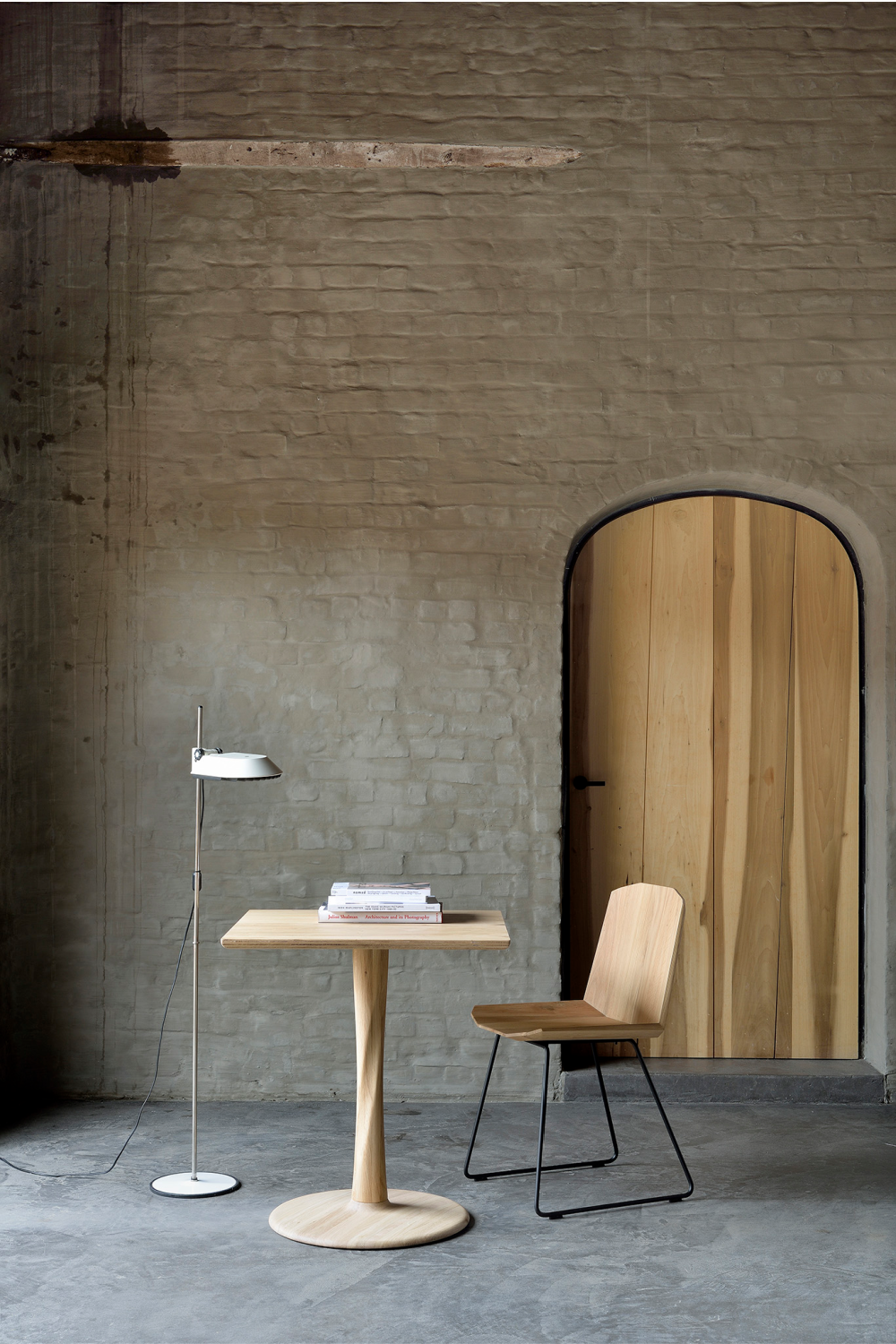   Solid Oak Pedestal Dining Table | Oroa.com