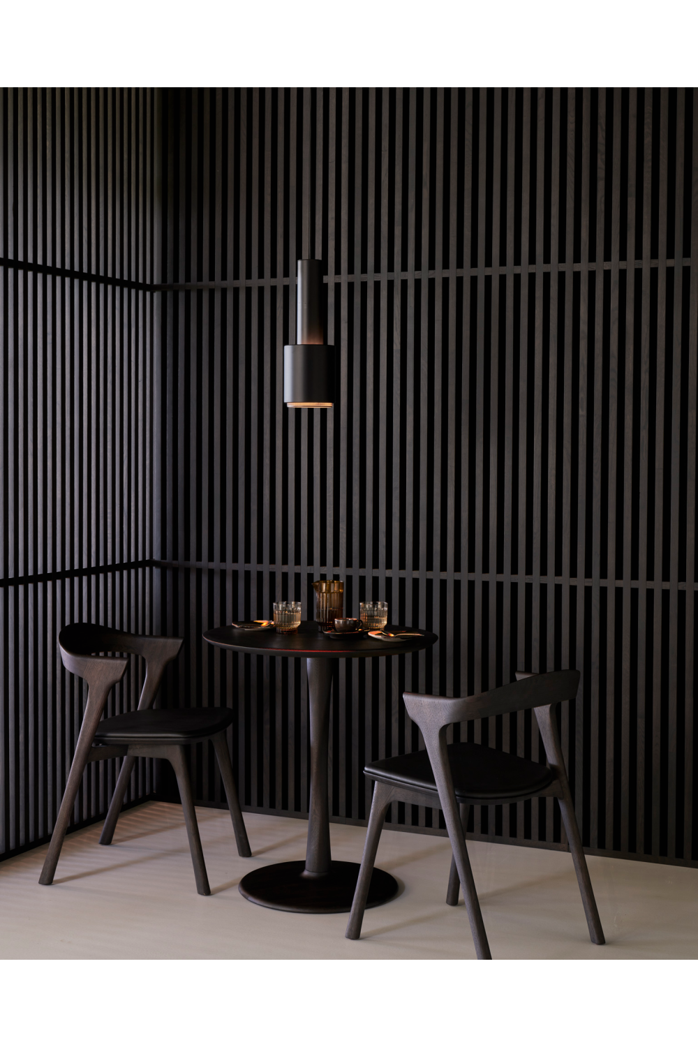   Pedestal Dining Table | Oroa.com