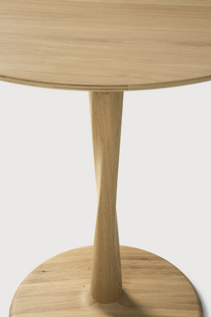   Solid Oak Pedestal Dining Table | Oroa.com
