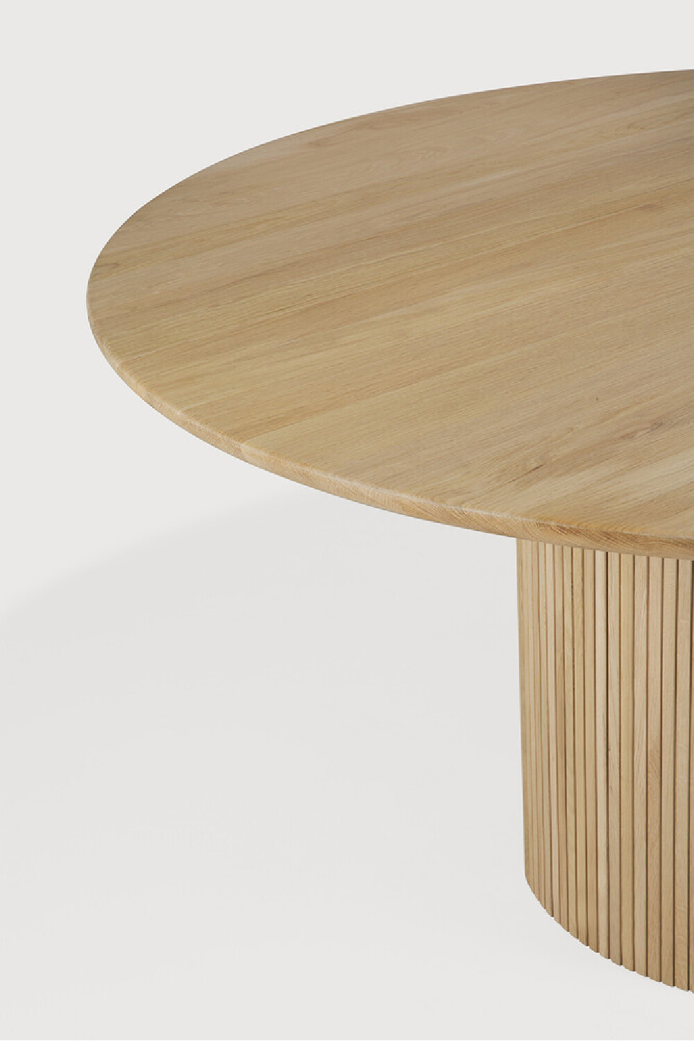   Round Mahogany Dining Table | Oroa.com