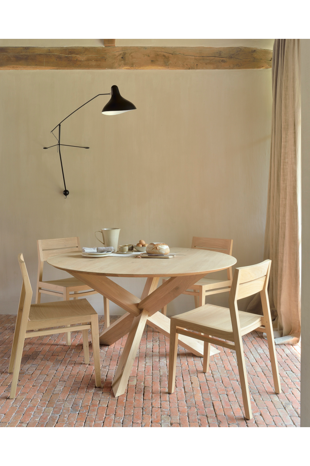   Round Oak Dining Table | Oroa.com