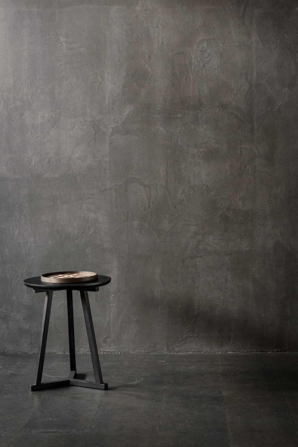   Minimalist Round Side Table | Oroa.com