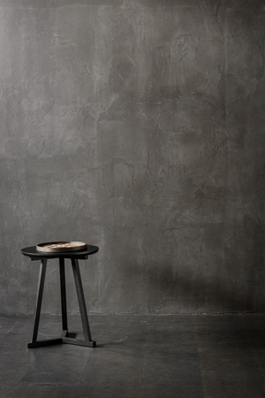   Minimalist Round Side Table | Oroa.com