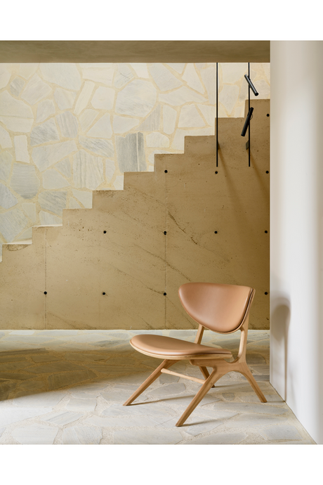   Varnished Oak Leather Lounge Chair | Oroa.com