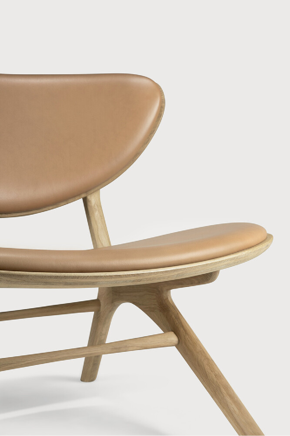   Varnished Oak Leather Lounge Chair | Oroa.com