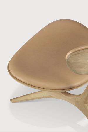  Varnished Oak Leather Lounge Chair | Oroa.com