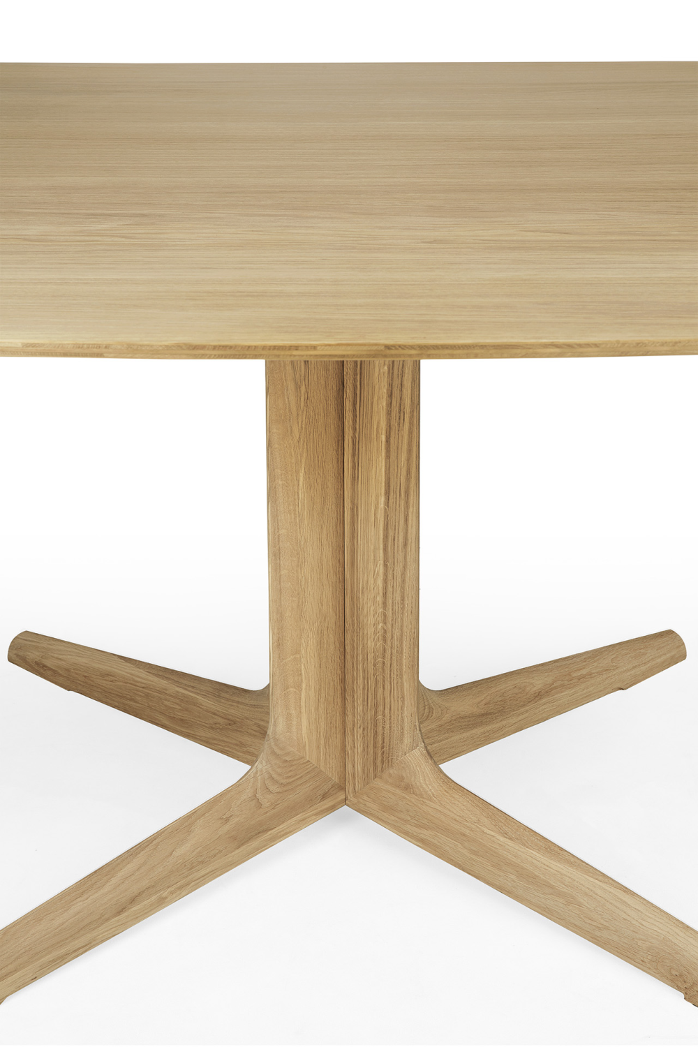   Central-Footed Oak Dining Table | Oroa.com