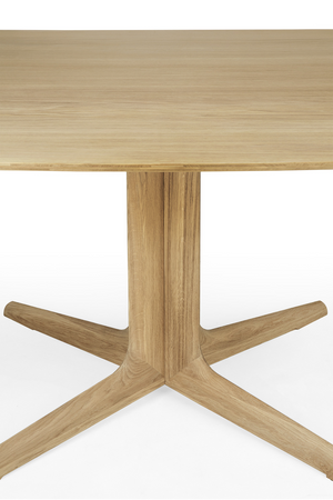   Central-Footed Oak Dining Table | Oroa.com