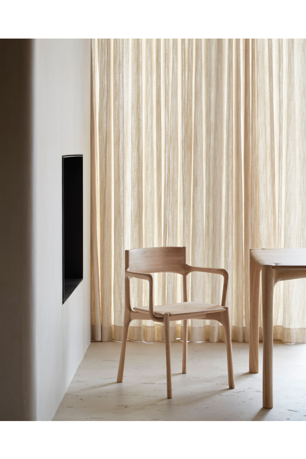   Sleek Handcrafted Dining Chair | Oroa.com