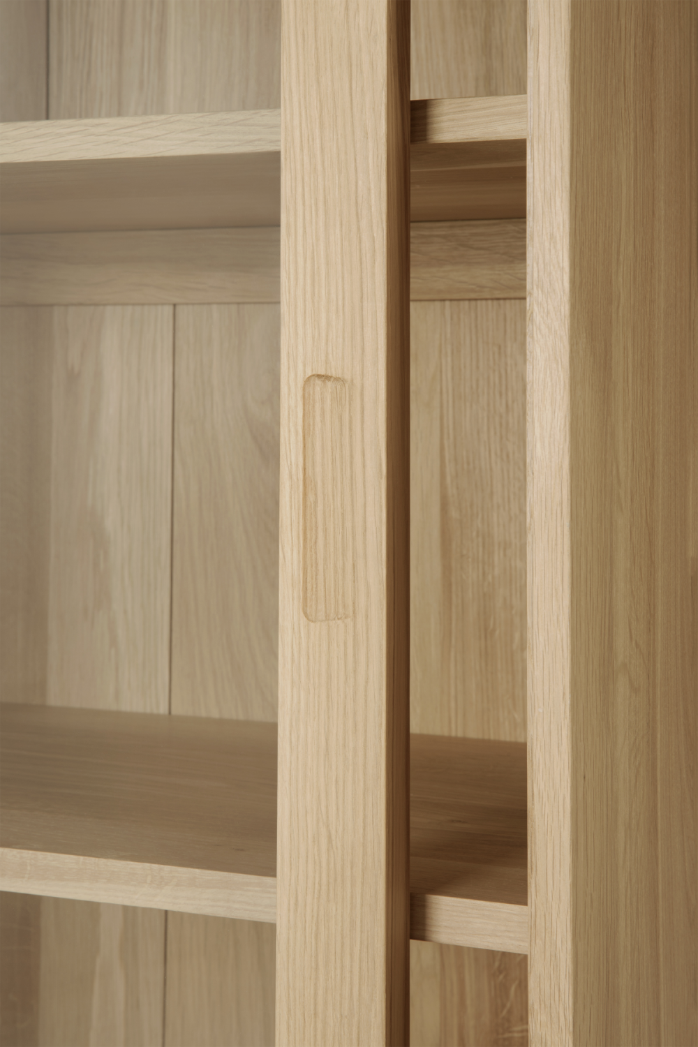   Oak Sliding Door Cabinet | Oroa.com
