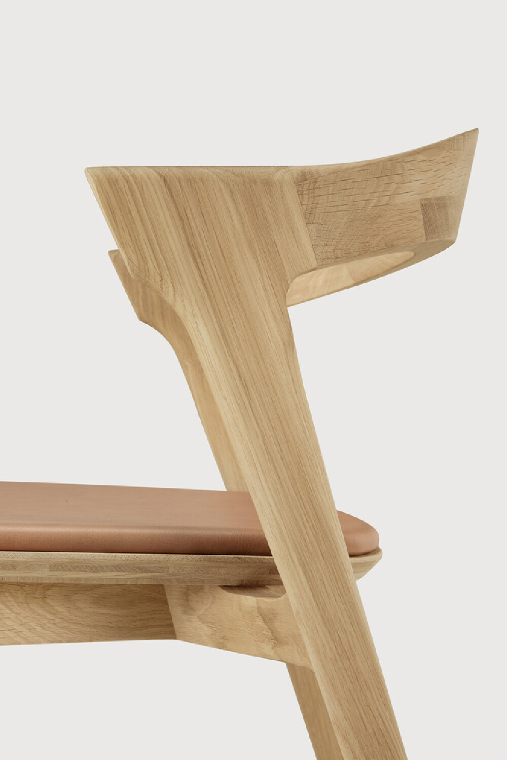   Cushioned Scandinavian Dining Chair | Oroa.com