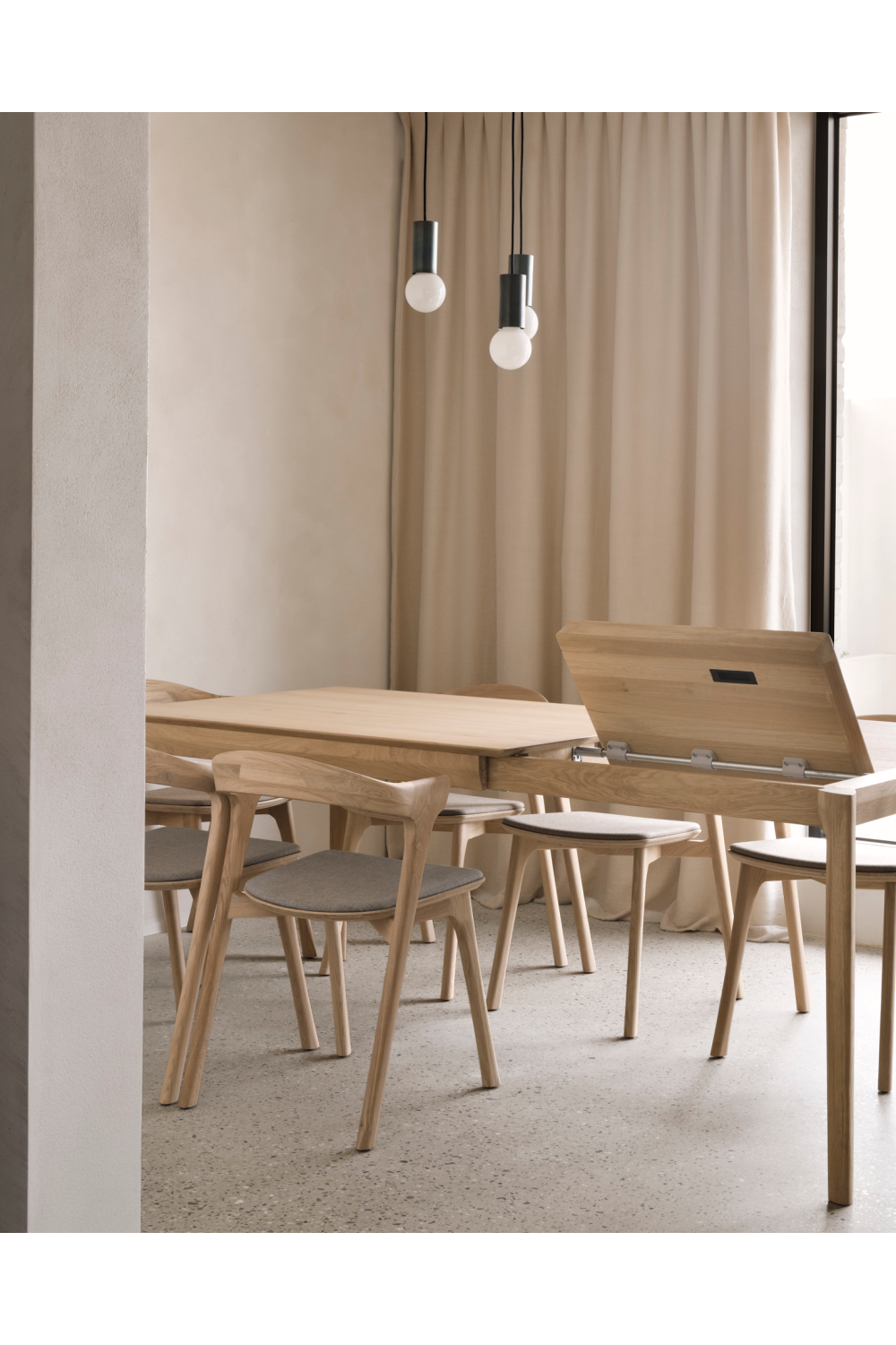   Cushioned Scandinavian Dining Chair | Oroa.com