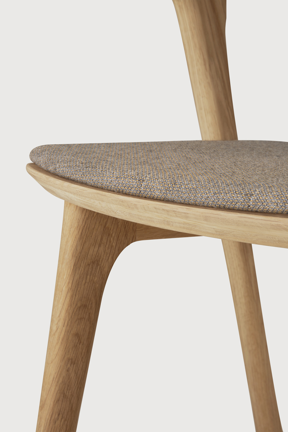   Cushioned Scandinavian Dining Chair | Oroa.com