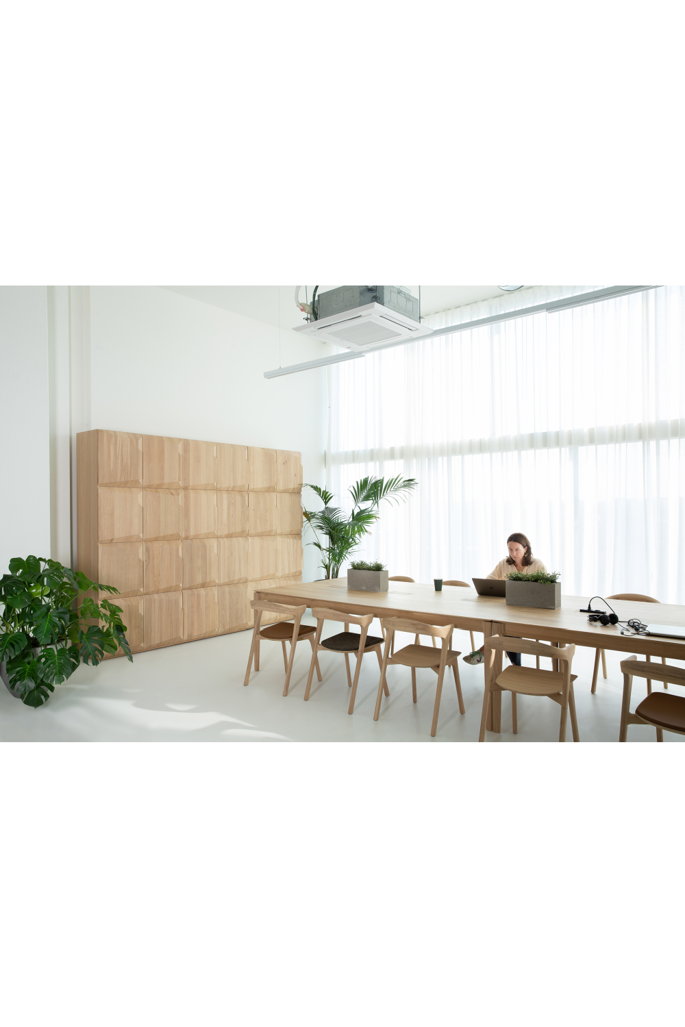   Cushioned Scandinavian Dining Chair | Oroa.com