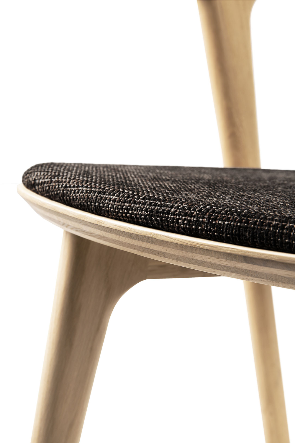   Cushioned Scandinavian Dining Chair | Oroa.com