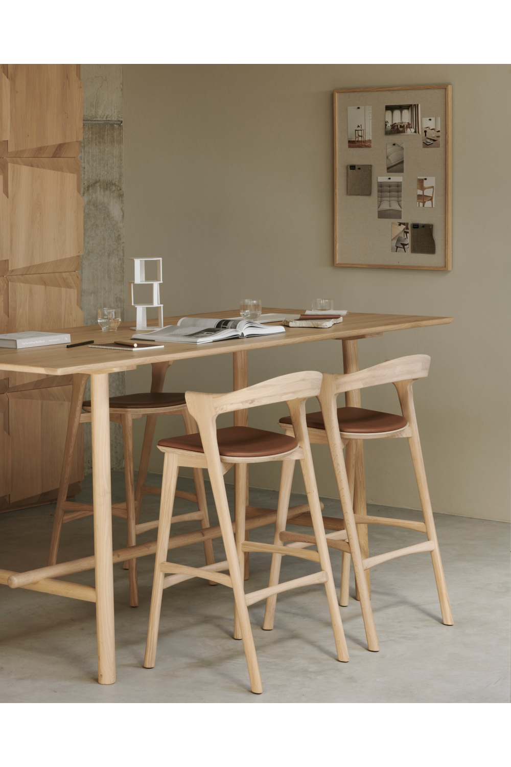   Curved Oak Bar Stool | Oroa.com