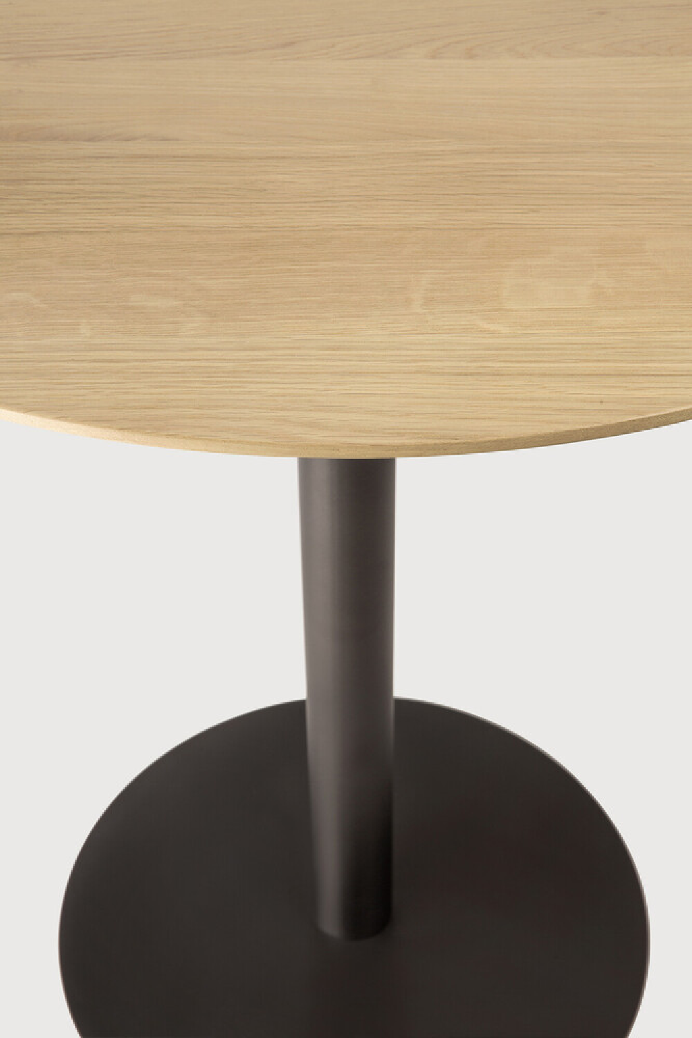   Round Pedestal Dining Table | Oroa.com