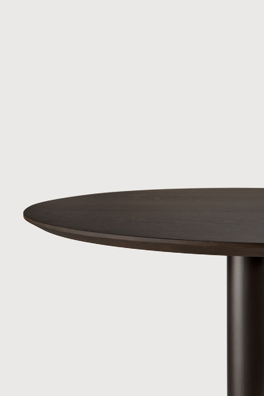   Round Pedestal Dining Table | Oroa.com