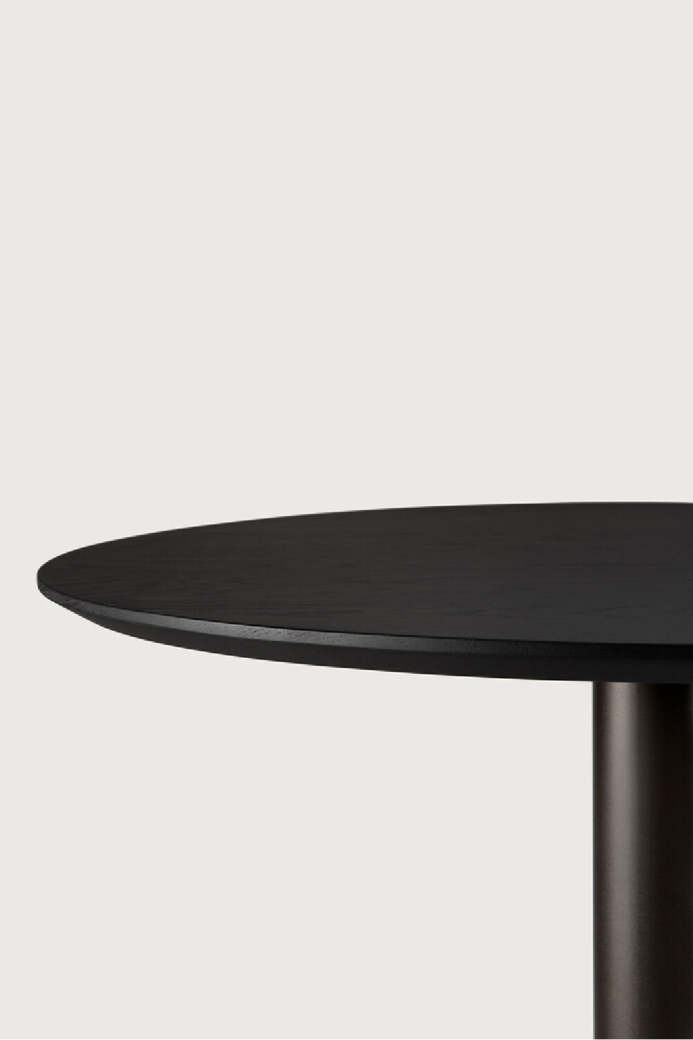   Round Pedestal Dining Table | Oroa.com