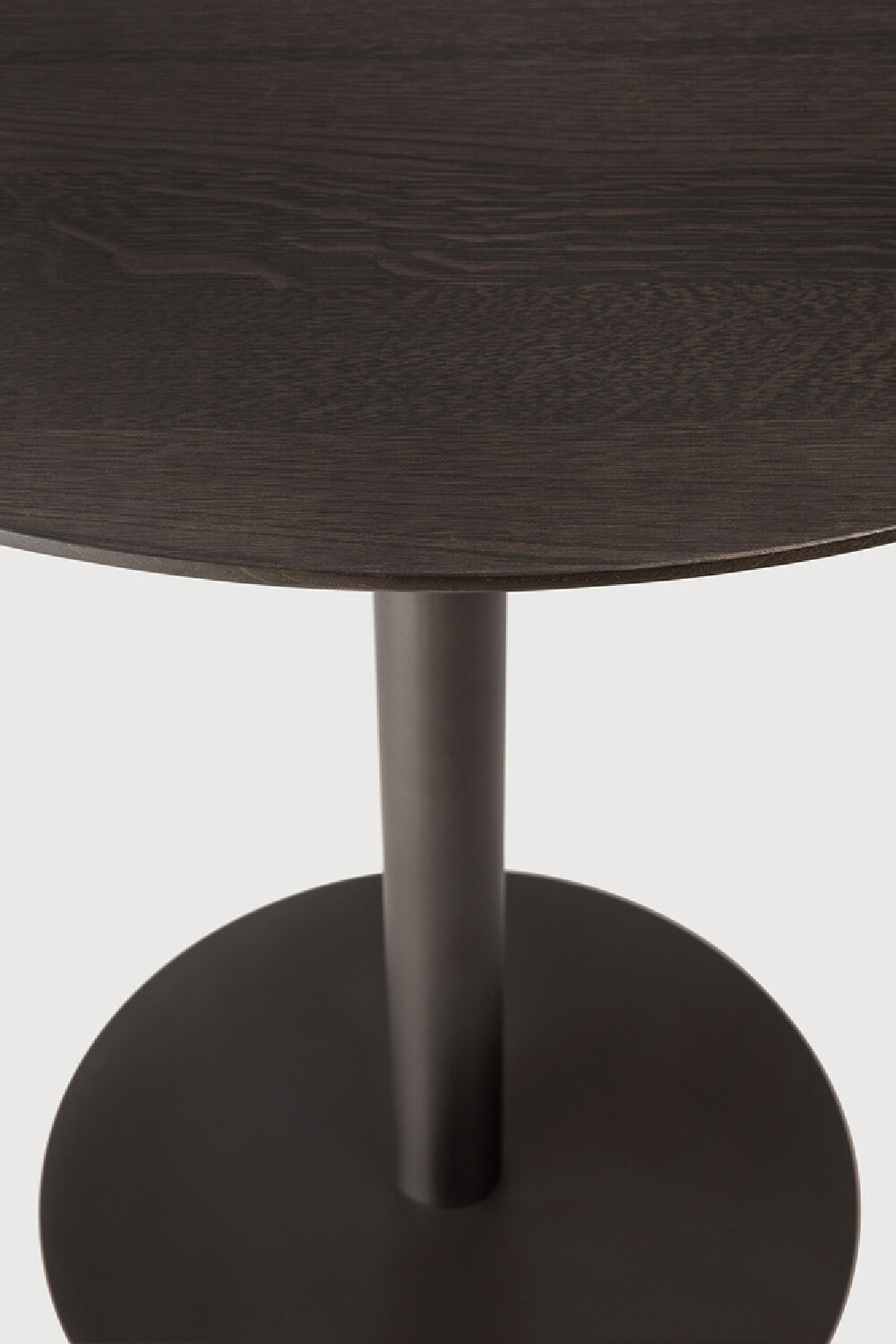   Round Pedestal Dining Table | Oroa.com