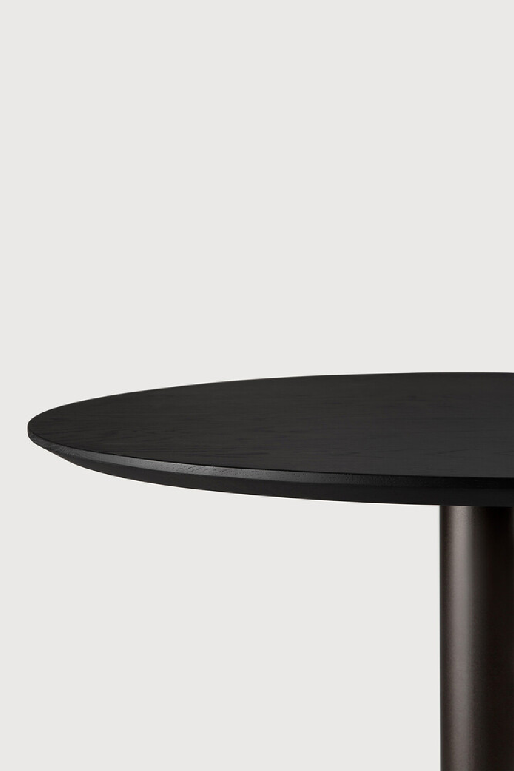   Round Pedestal Dining Table | Oroa.com