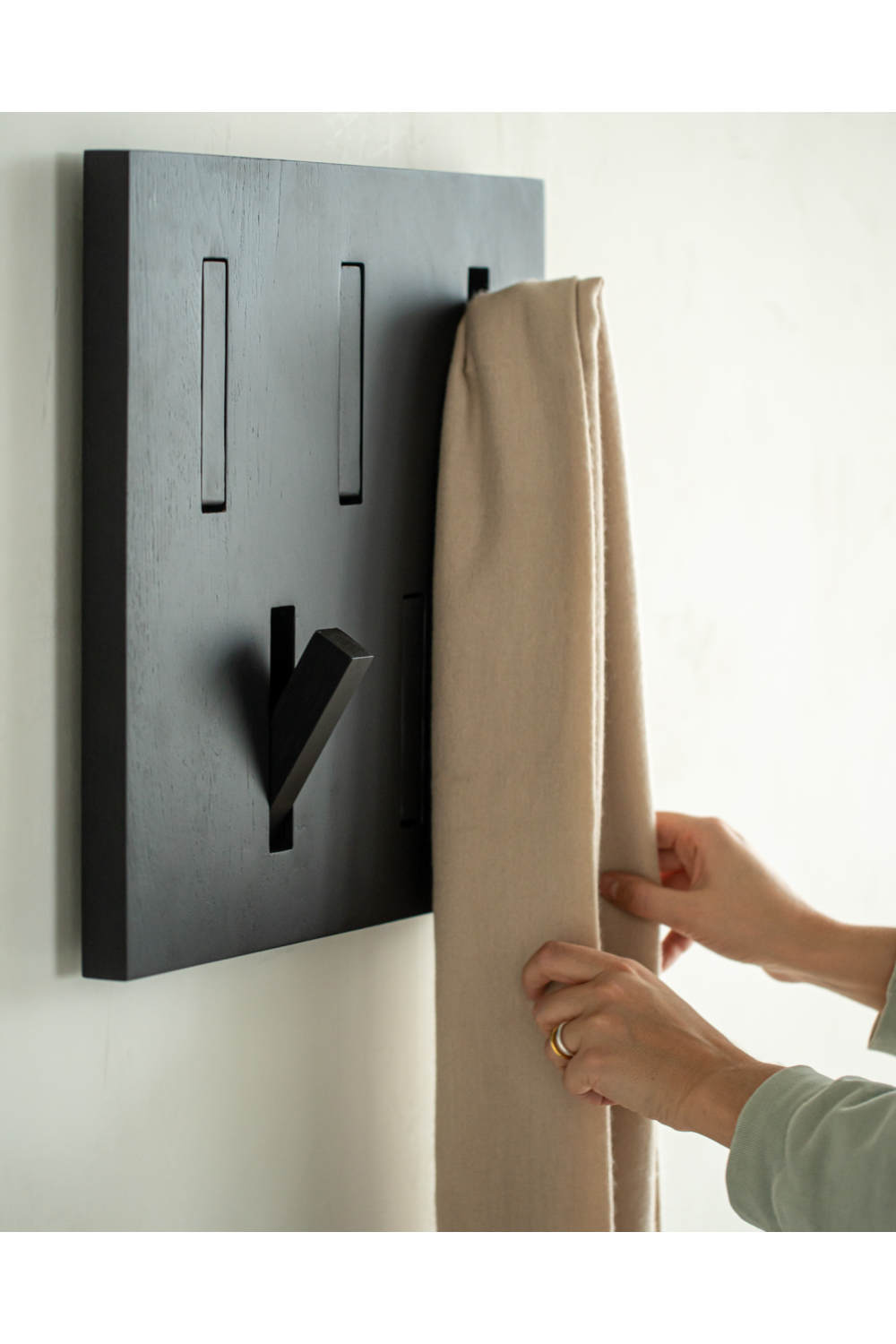   Solid Oak Wall Hanger | Oroa.com