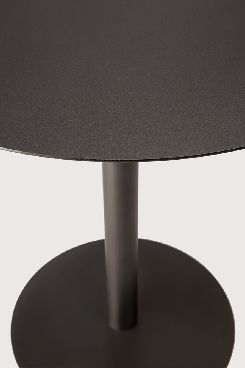   Round Pedestal Dining Table | Oroa.com