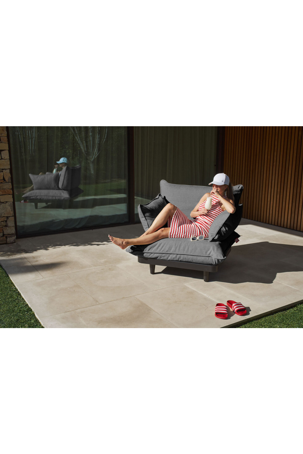   Cushioned Outdoor Lounge Chair | Oroa.com