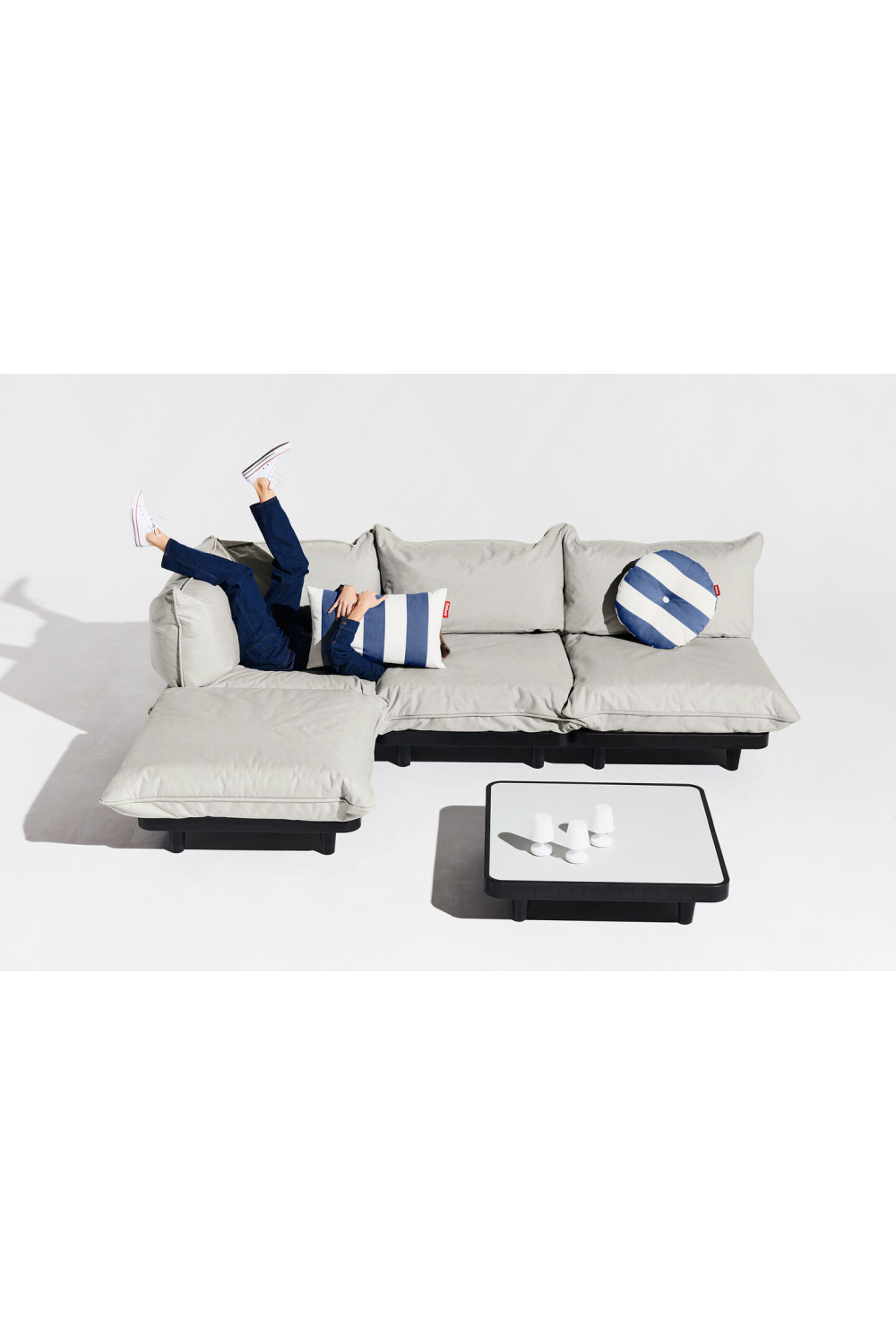   Cushioned Outdoor Daybed | Oroa.com