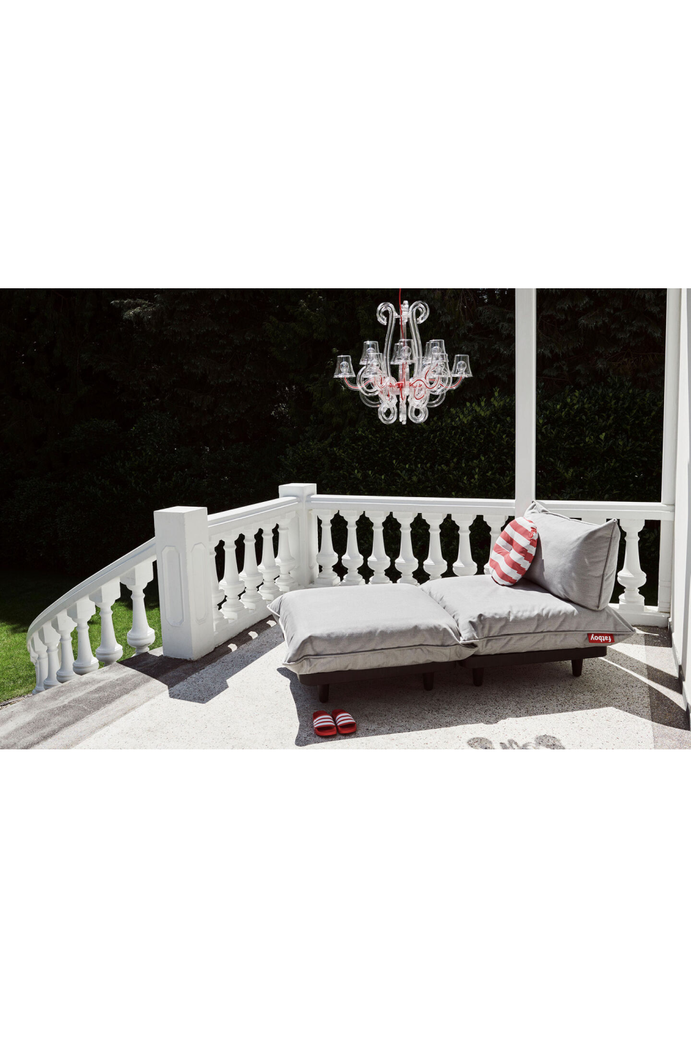   Cushioned Outdoor Daybed | Oroa.com