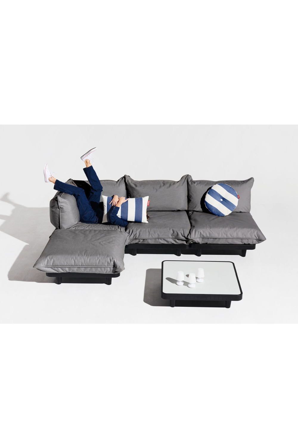   Cushioned Outdoor Daybed | Oroa.com