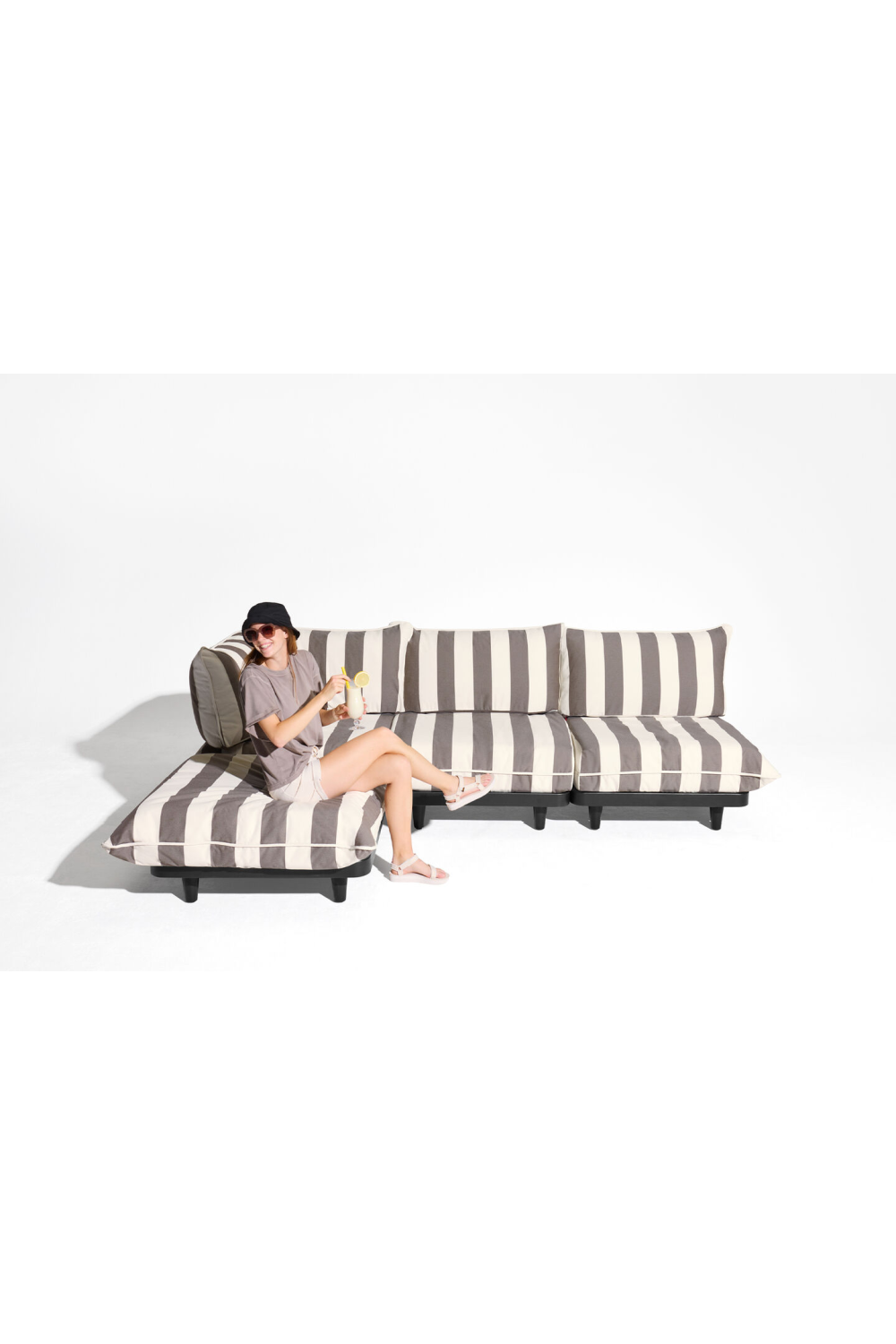   Cushioned Outdoor Lounge Chair | Oroa.com