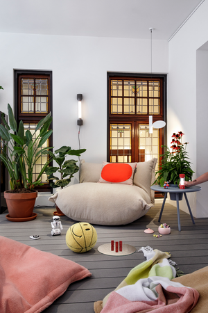   Tripod Outdoor Planter Side Table | Oroa.com