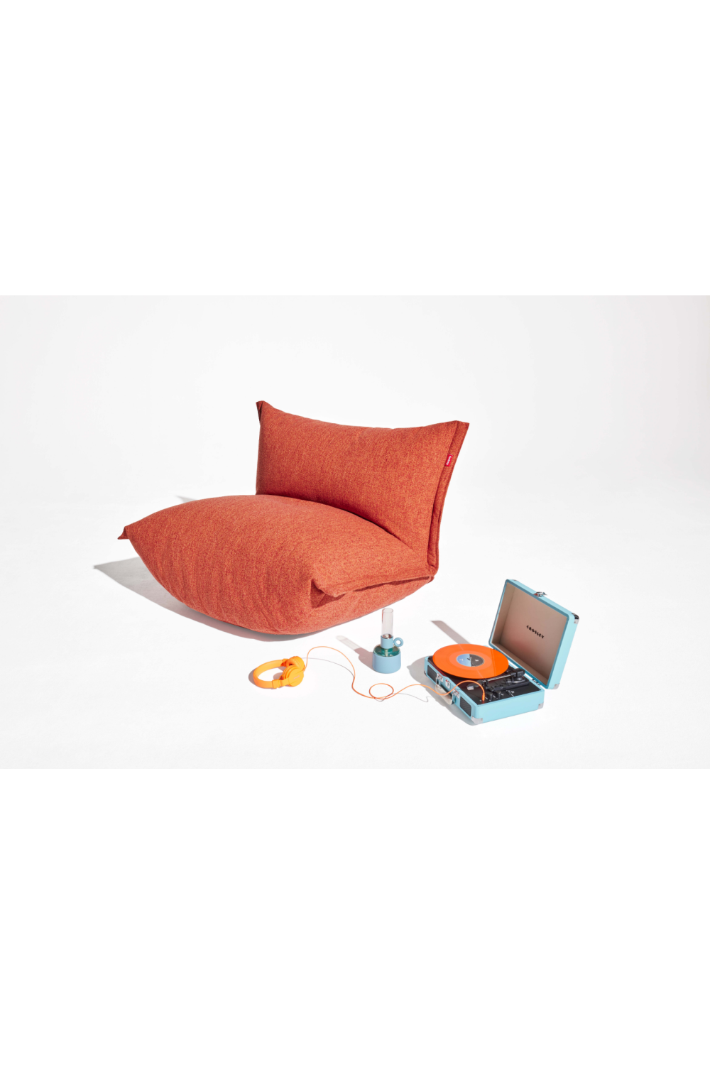   Back-Buttoned Modern Easy Chair | Oroa.com