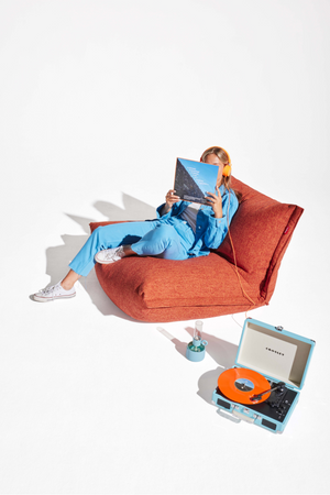   Back-Buttoned Modern Easy Chair | Oroa.com