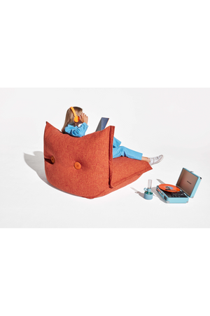   Back-Buttoned Modern Easy Chair | Oroa.com