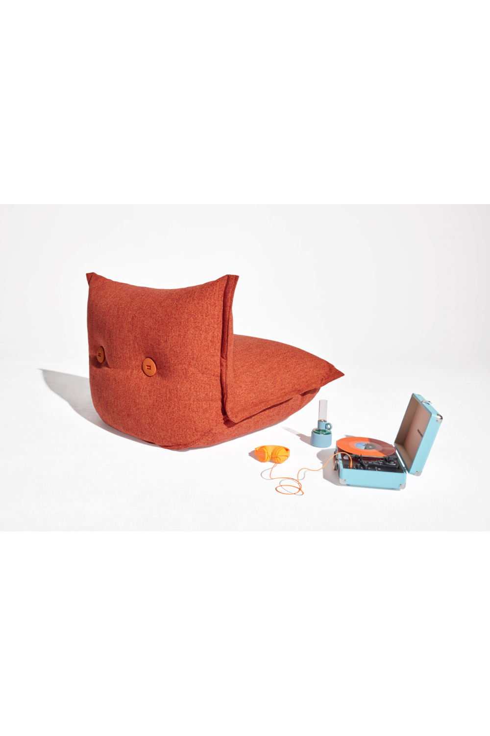   Back-Buttoned Modern Easy Chair | Oroa.com