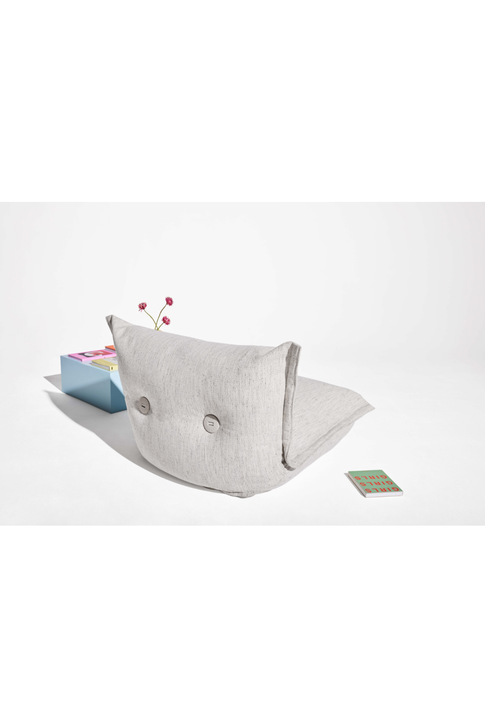   Back-Buttoned Modern Easy Chair | Oroa.com