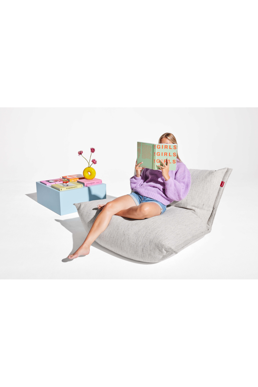   Back-Buttoned Modern Easy Chair | Oroa.com