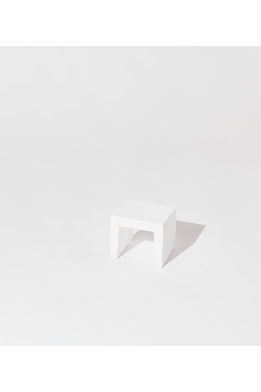   Minimalist Outdoor Stool | Oroa.com
