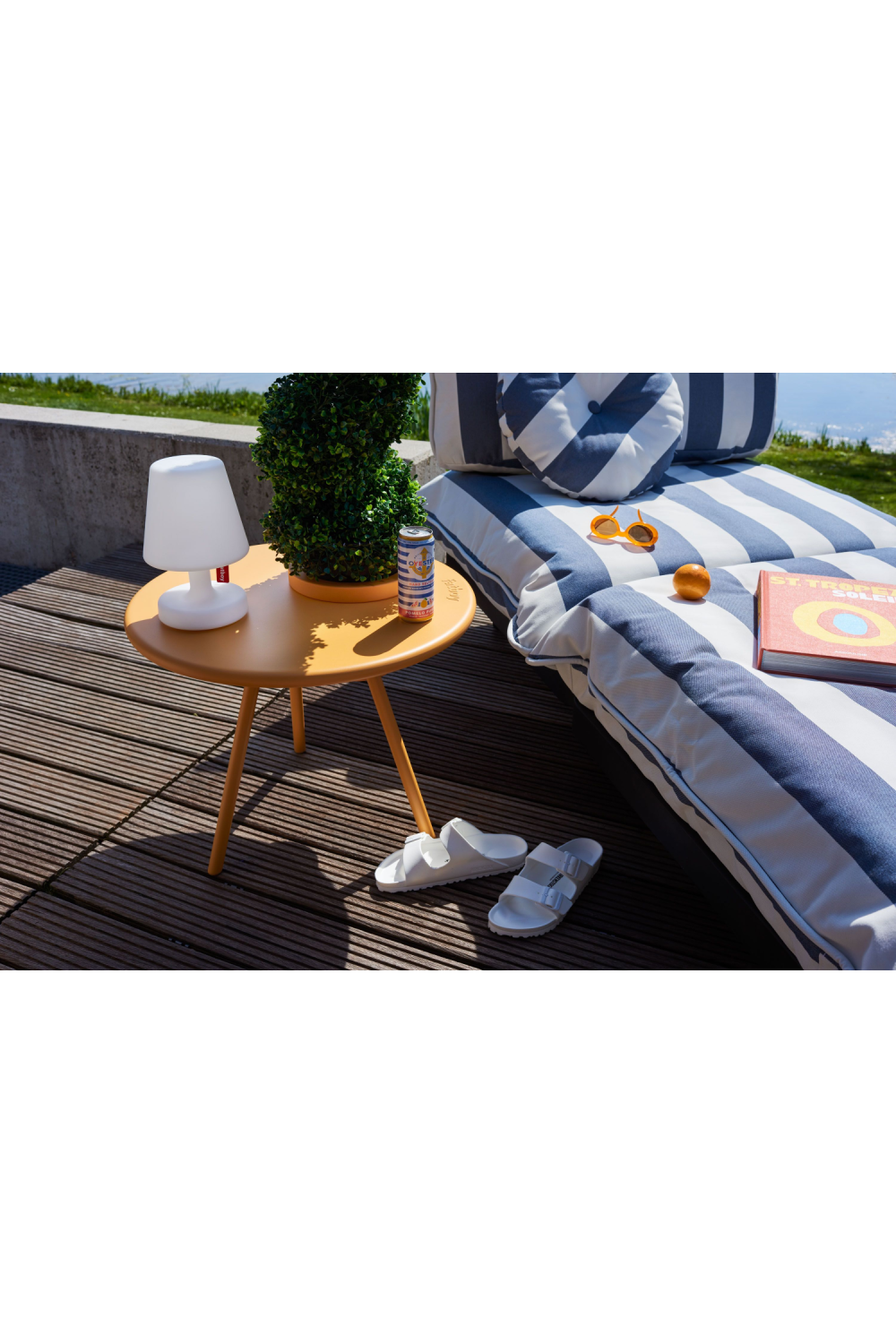   White Minimalist Table Lamp | Oroa.com