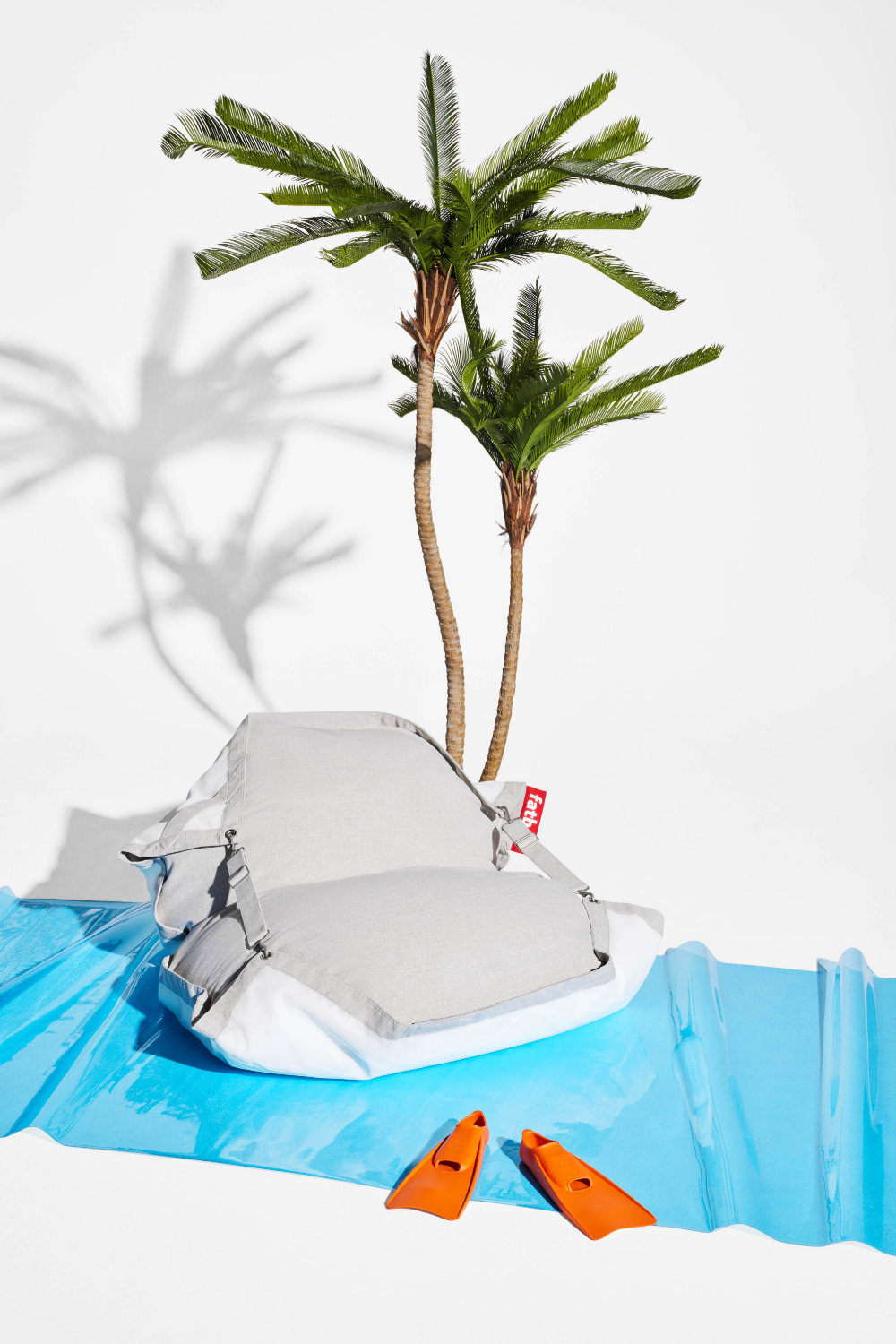   Olefin Fabric Water Lounger | Oroa.com