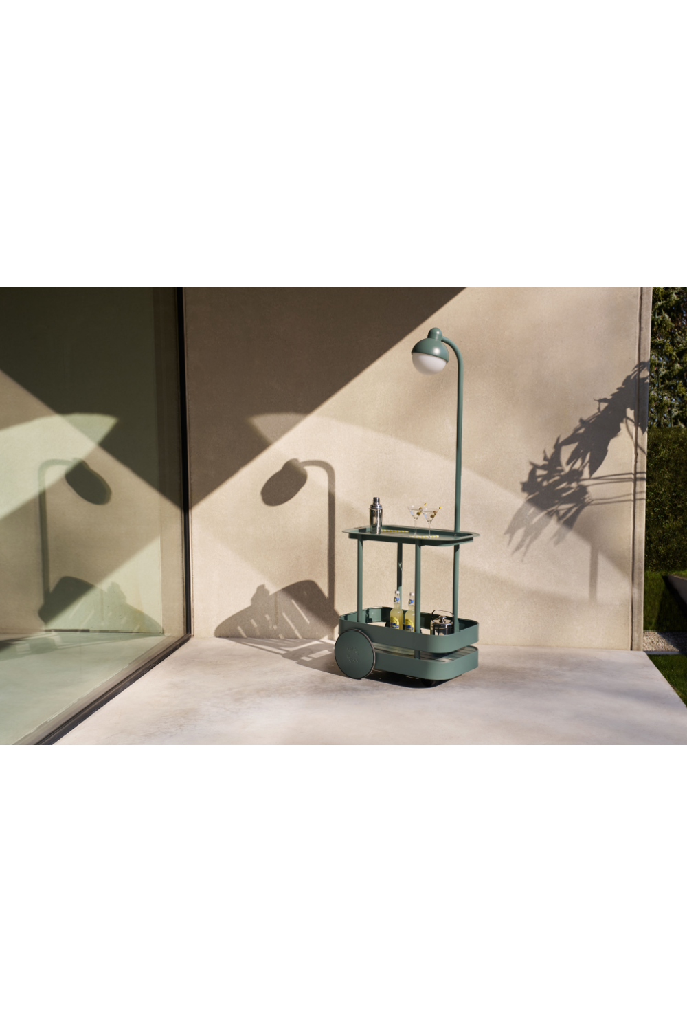   Outdoor Lighted Bar Cart | Oroa.com