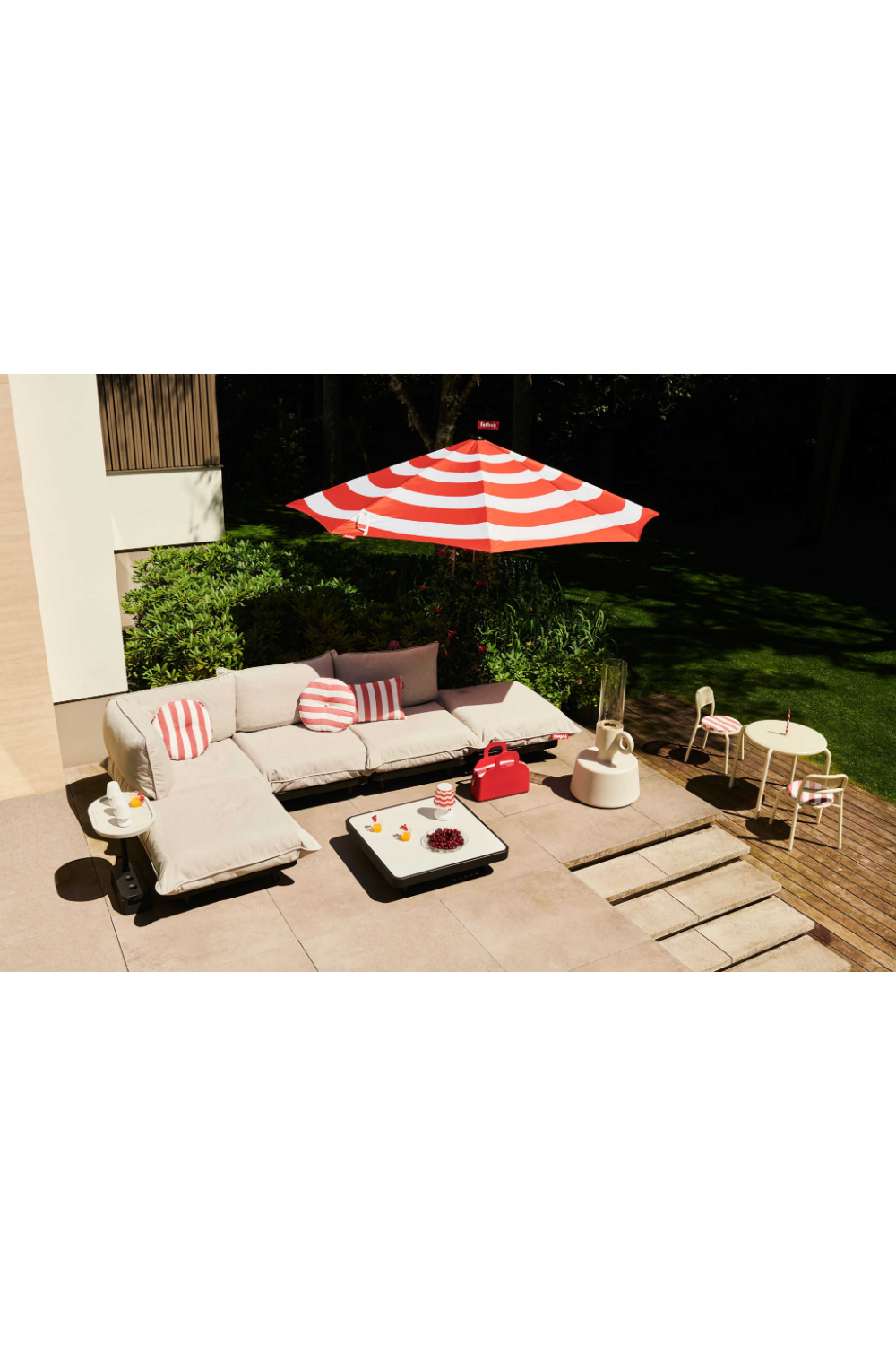   Minimalist Outdoor Hocker | Oroa.com