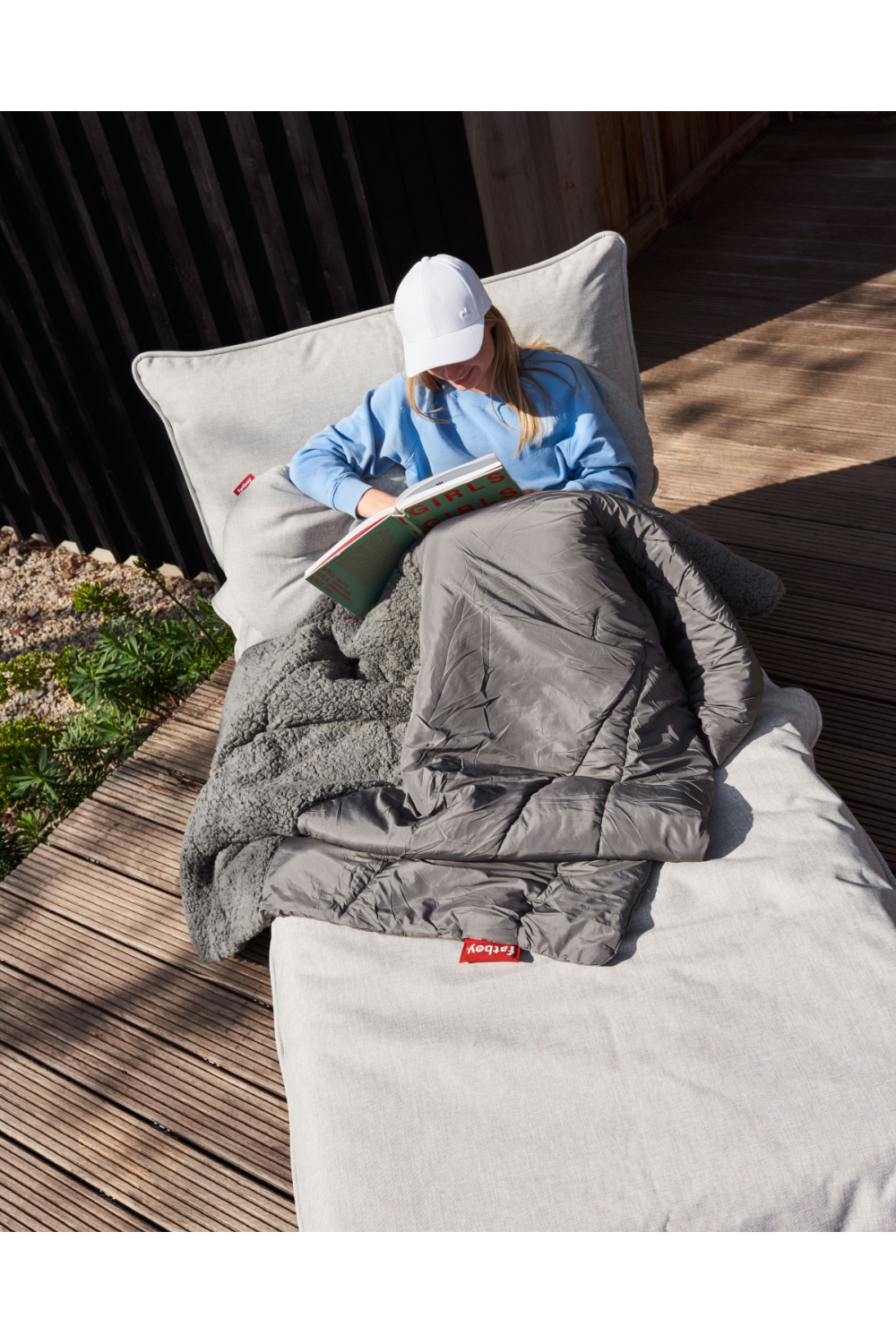   Modern Minimalist Outdoor Seat | Oroa.com