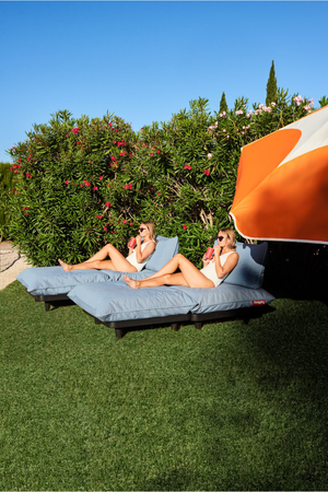   Modern Minimalist Outdoor Seat | Oroa.com
