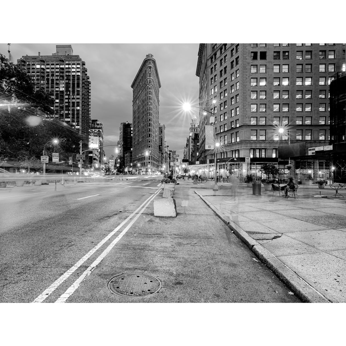   Iconic Building Monochrome Photographic Art | Oroa.com