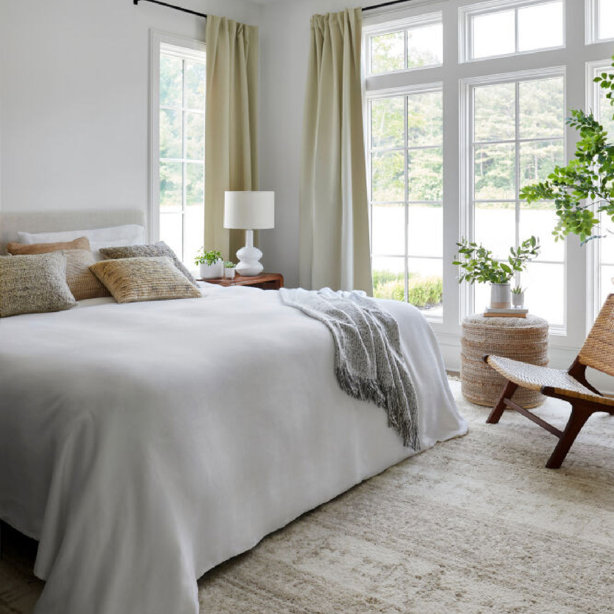   Modern European furniture - White Ceramic Table Lamp - www.oroa.com | Oroa.com