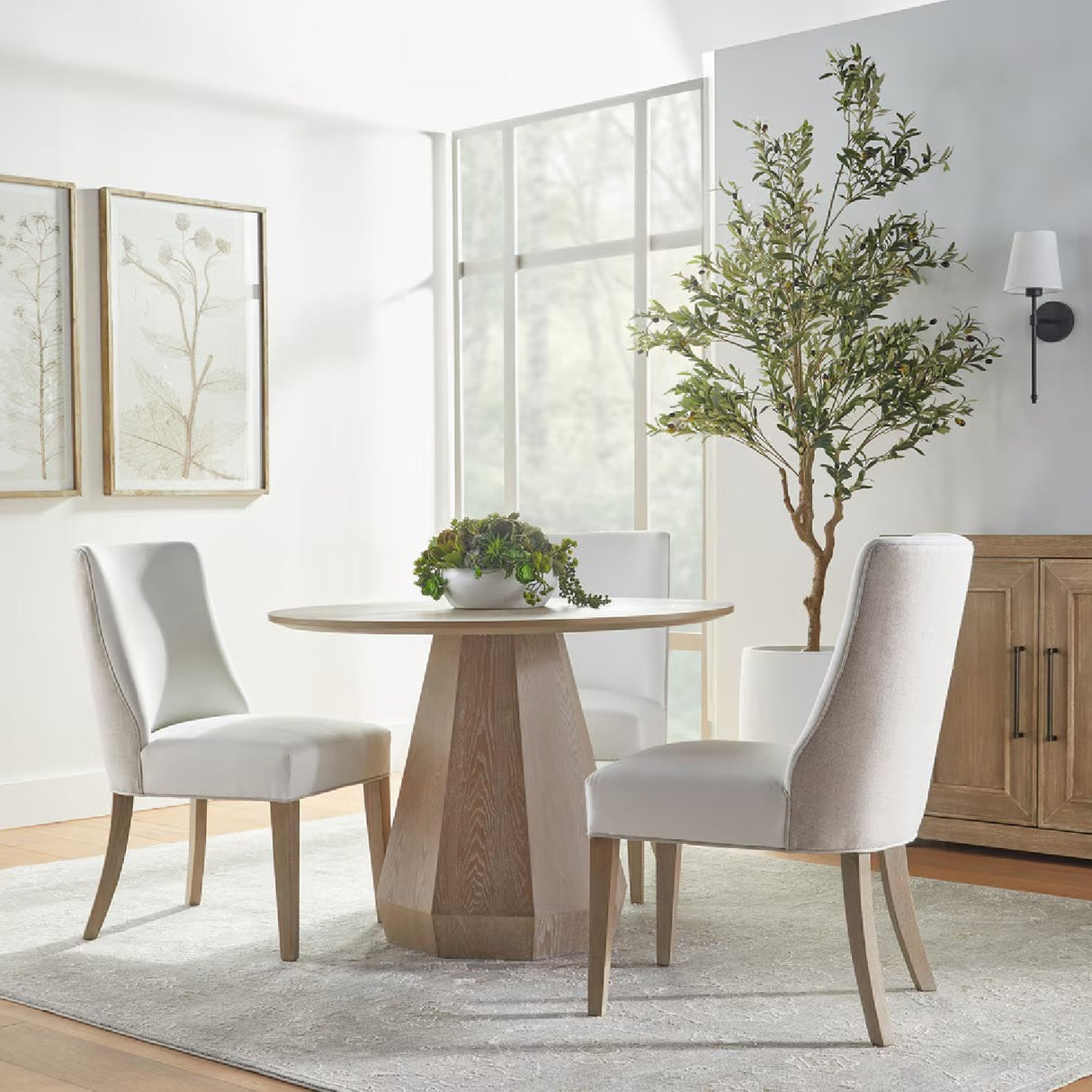   Round Wooden Dining Table | Oroa.com