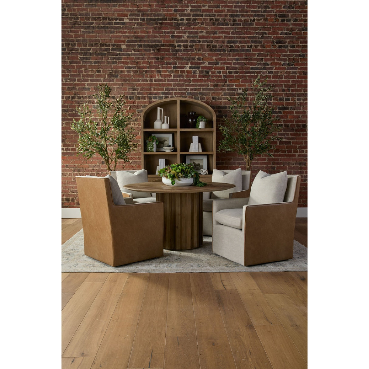   Two-Toned Wheeled Lounge Chair | Oroa.com